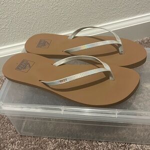 NWOT! Reef Tan Flip-Flops/Shimmering Silver Straps